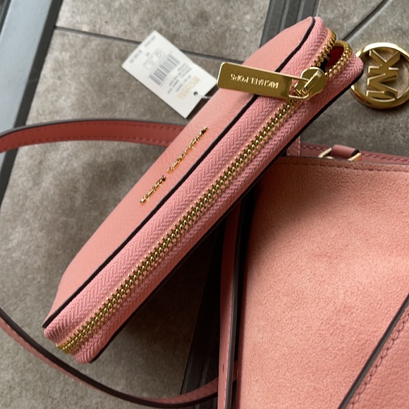 Michael Kors Large Flat MF Phone Case Leather Wallet in Sunset Rose - Picture 6 of 16